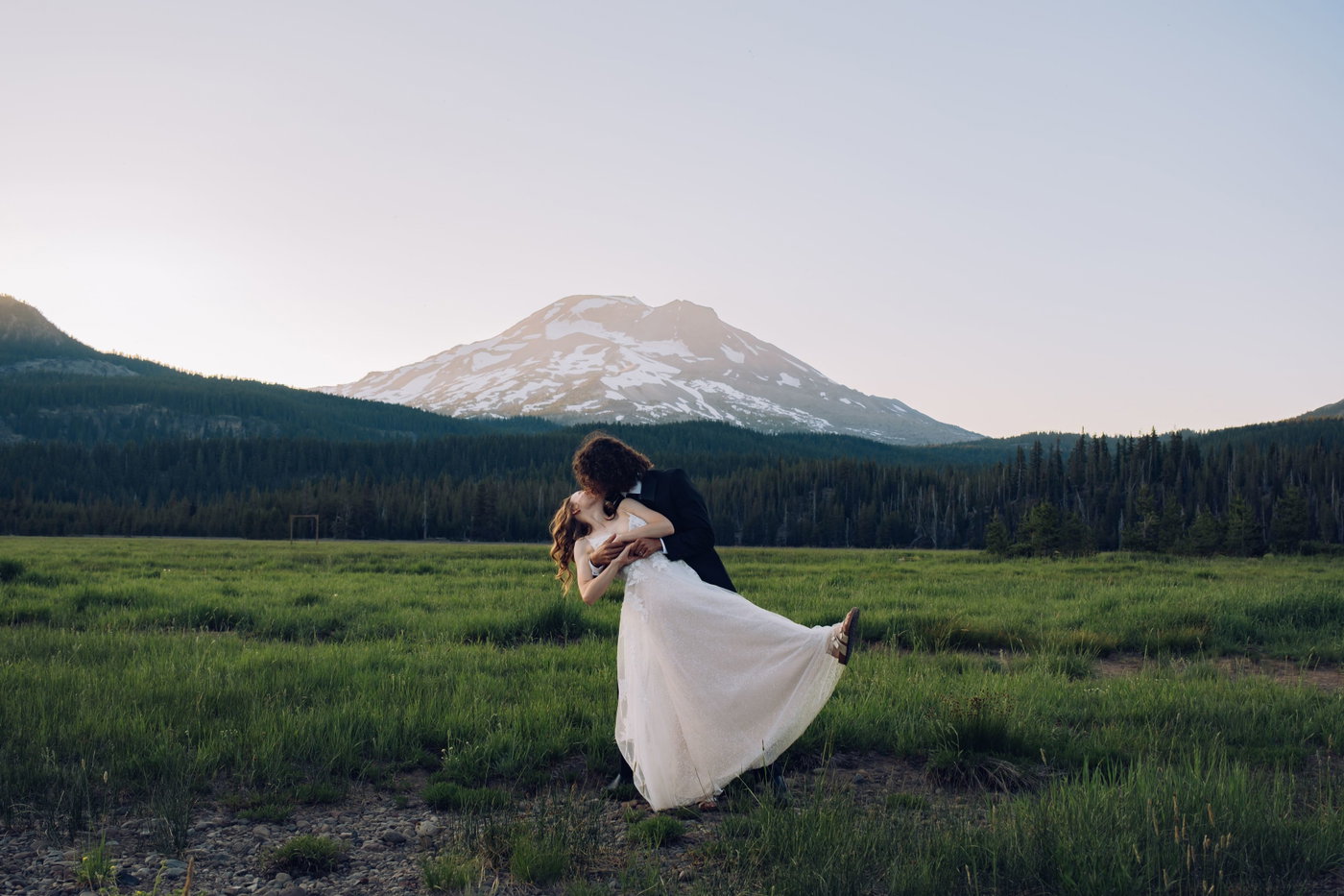 The dip and the kiss beneath South Sister
